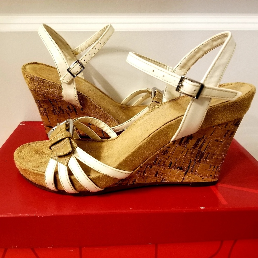 Aerosoles Plush Around sandals
